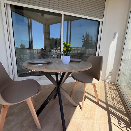Beau T1 Climatise, Terrasse, Proche Centre Apartment *